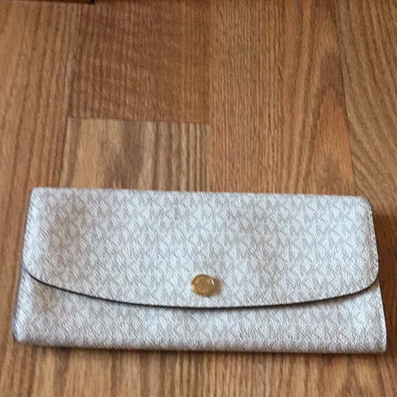 Michael Kors Handbags - MK wallet, vanilla